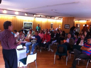 Luis Sandoval de "Clamor Social por la Paz" presenta un saludo al III Encuentro Nal de DDHH de FECODE